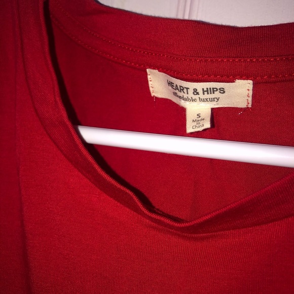 Basic red short-sleeve top with black stripe. - Picture 3 of 3